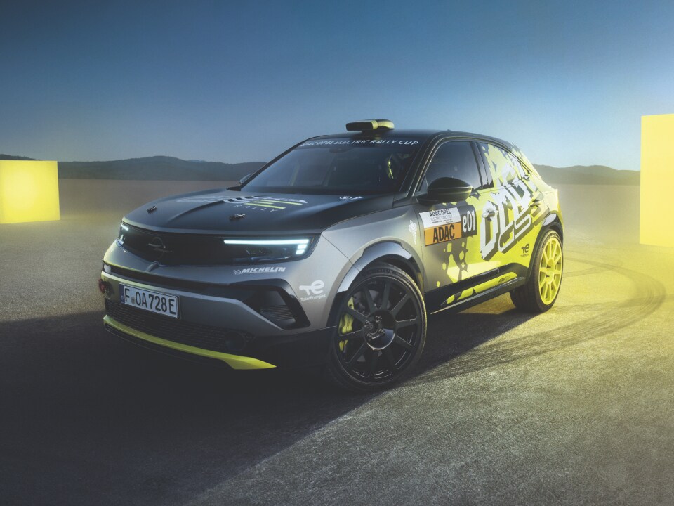 Opel Mokka als Rally Version mit schwarzer und gelber Folierung