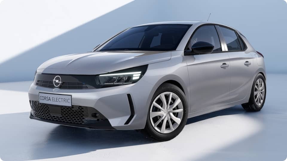 Vordere Seitenansicht eines silbernen Opel Corsa Edition